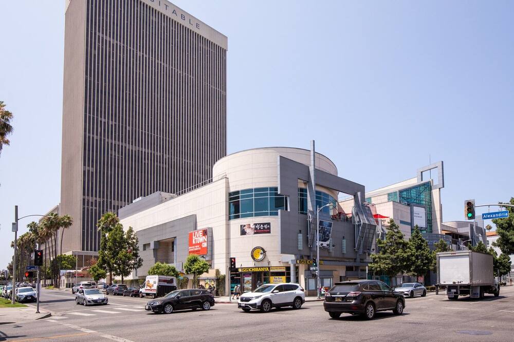 Photo of Outdoor in Wilshire Center