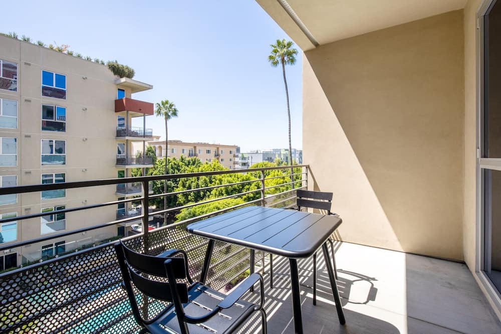 Photo of Patio Balcony in Wilshire Center