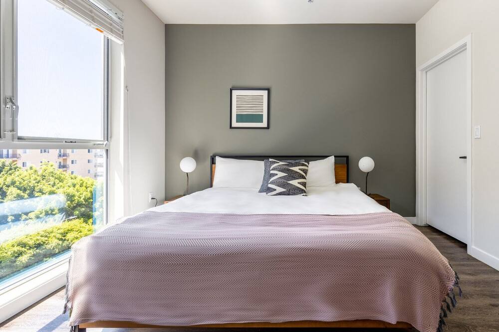Photo of Bedroom in Wilshire Center