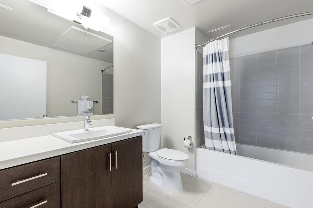Photo of Bathroom in Wilshire Center
