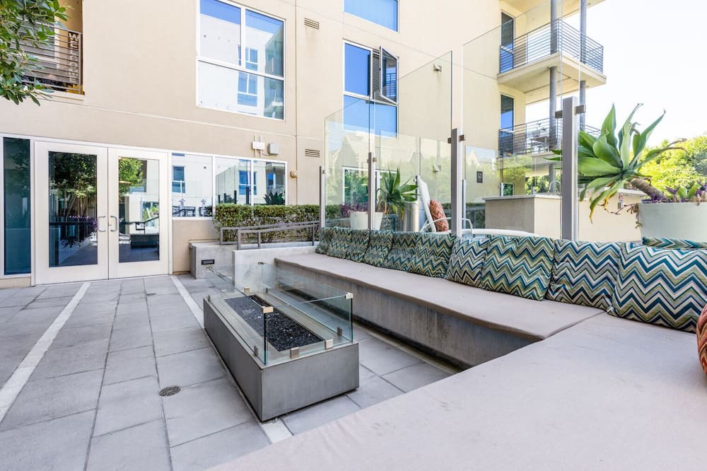 Photo of Patio Balcony in Wilshire Center