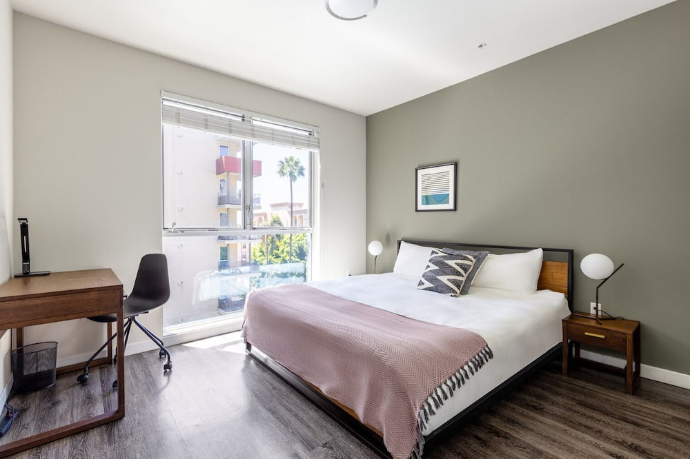 Photo of Bedroom in Wilshire Center