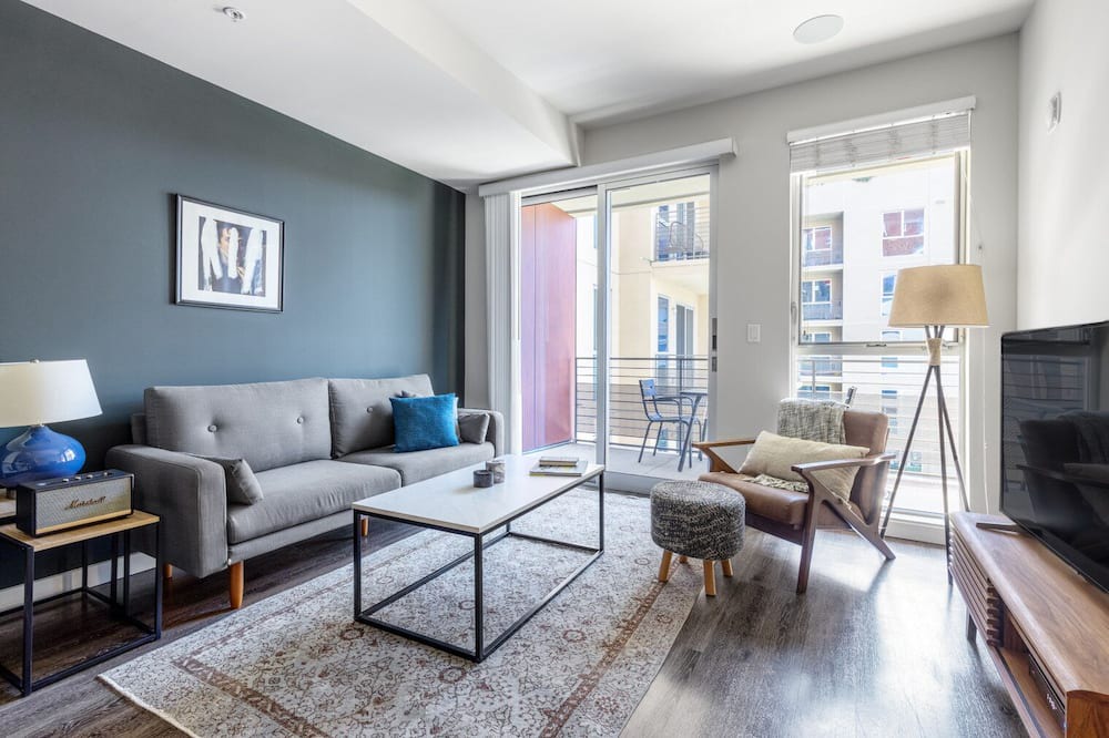 Photo of Livingroom in Wilshire Center