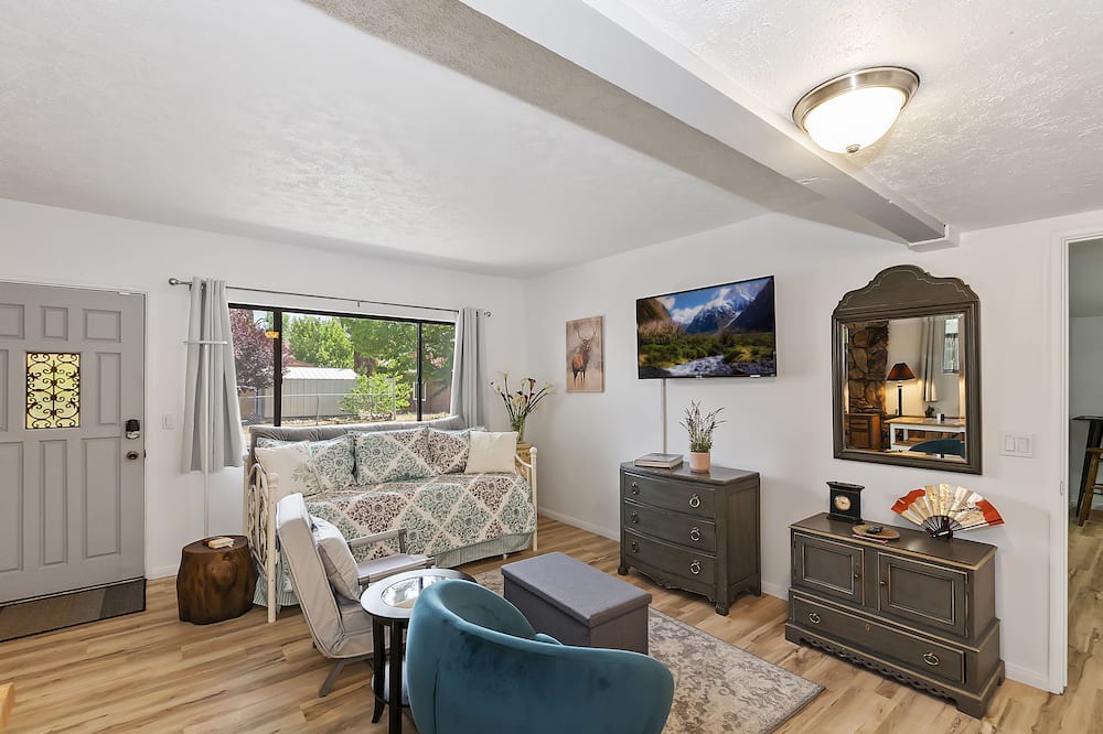 Photo of Livingroom in Whispering Forest