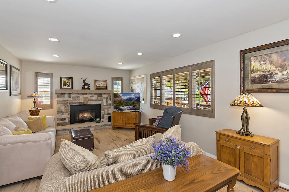 Photo of Livingroom in Whispering Forest