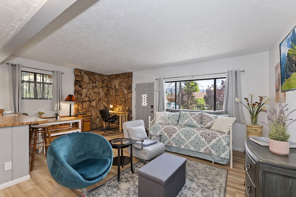 Photo of Livingroom in Whispering Forest