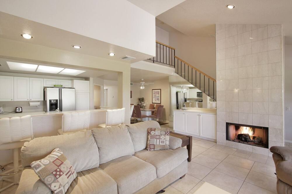 Photo of Livingroom in Bermuda Dunes