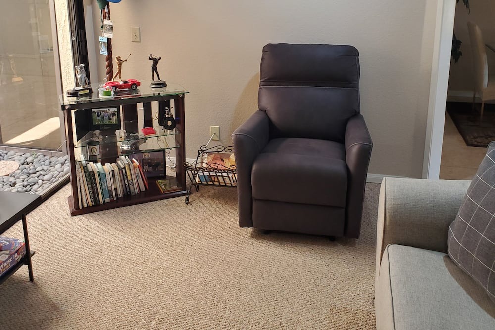 Photo of Livingroom in Bermuda Dunes