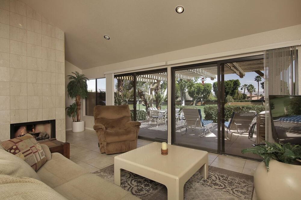 Photo of Livingroom in Bermuda Dunes