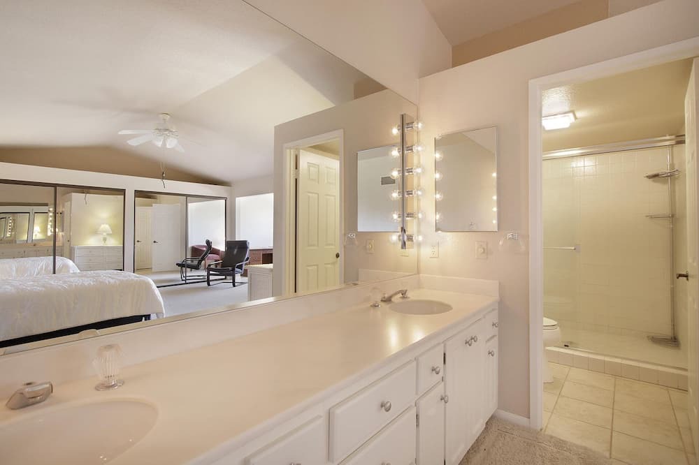 Photo of Bathroom in Bermuda Dunes