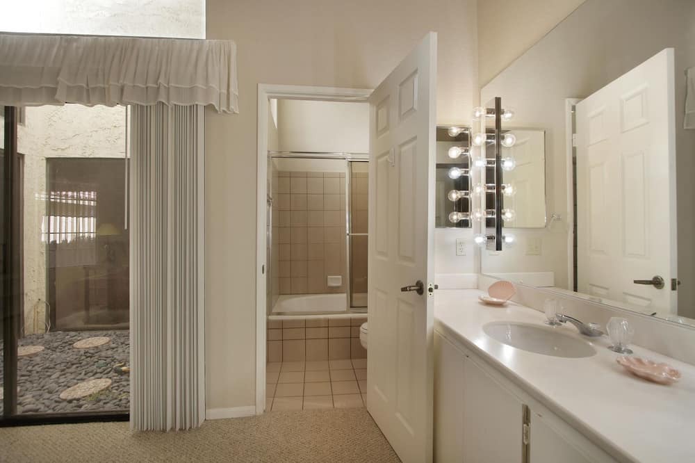 Photo of Bathroom in Bermuda Dunes