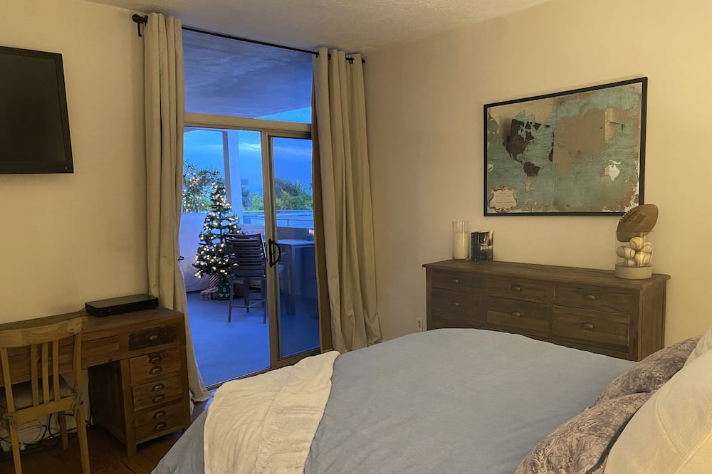 Photo of Bedroom in Pacific Palisades