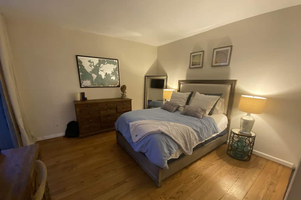 Photo of Bedroom in Pacific Palisades