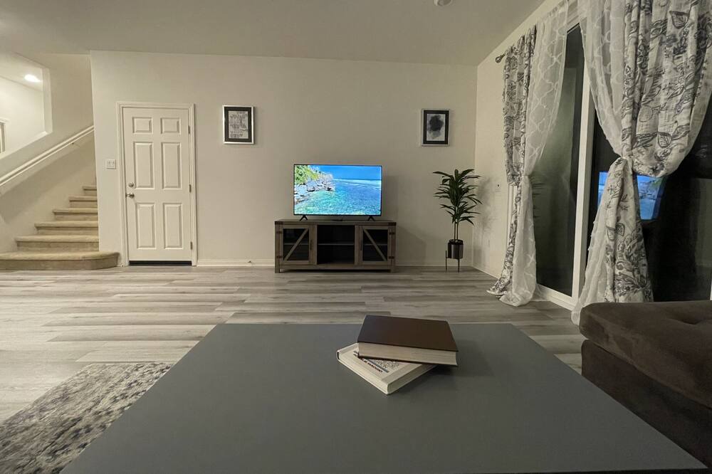 Photo of Livingroom in Canyon Country