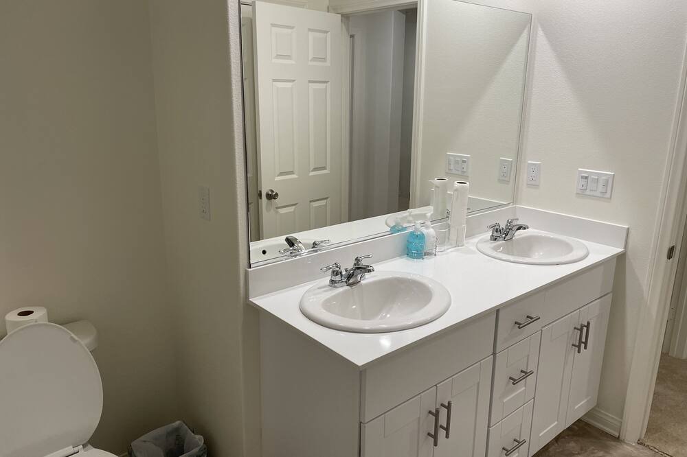 Photo of Bathroom in Canyon Country