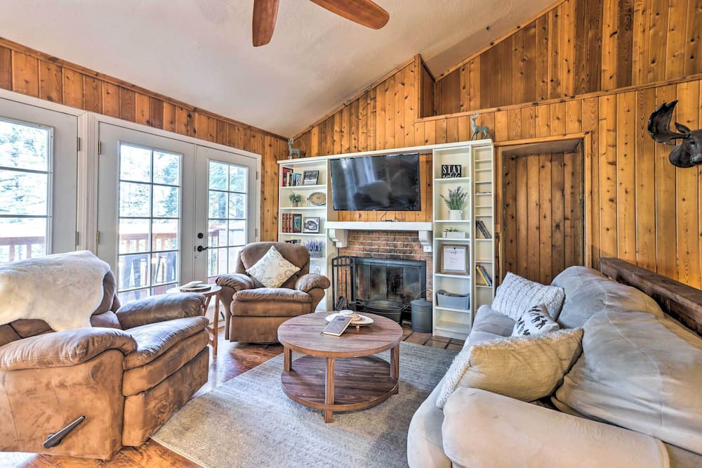 Photo of Livingroom in Arrowhead Villas
