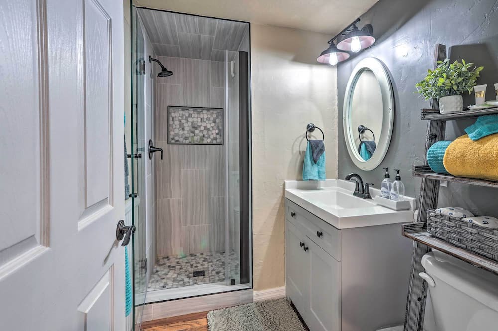 Photo of Bathroom in Arrowhead Villas