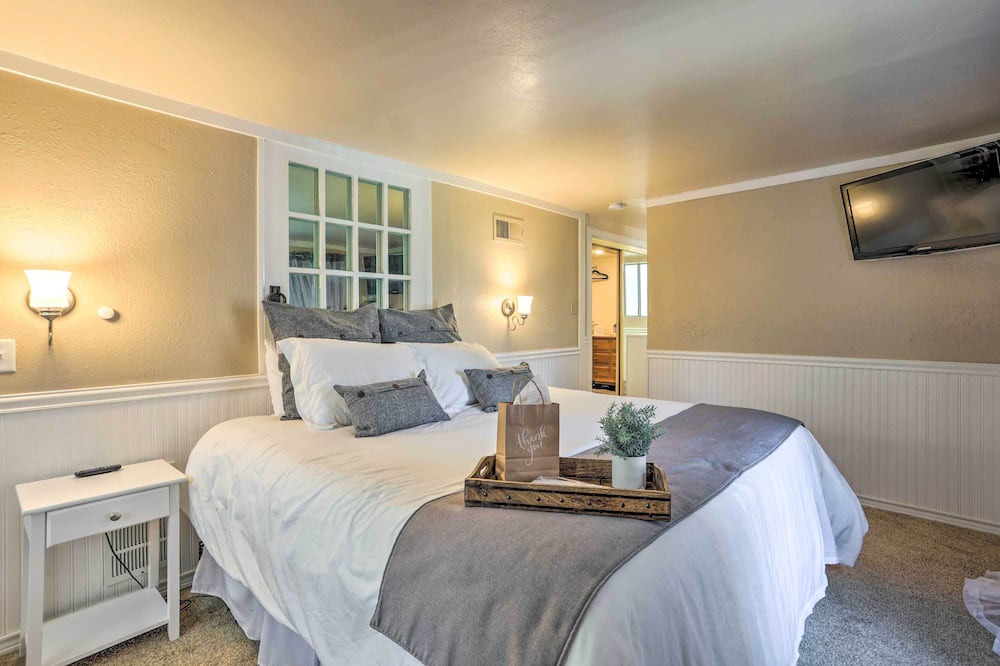 Photo of Bathroom in Arrowhead Villas