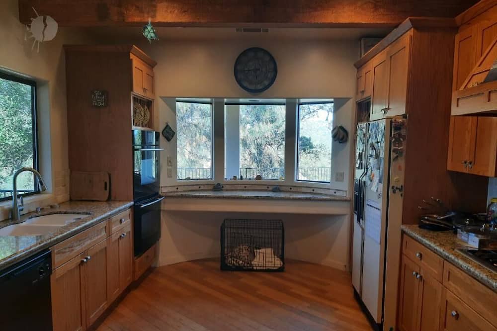 Photo of Kitchen in Yosemite Lakes