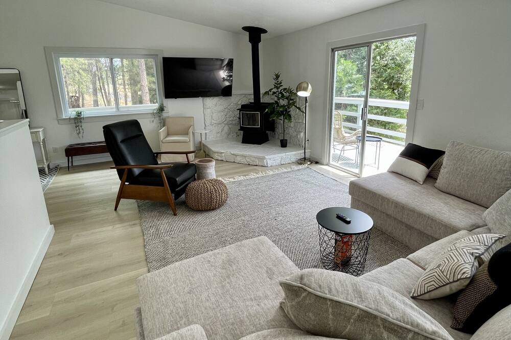Photo of Bedroom in Groveland