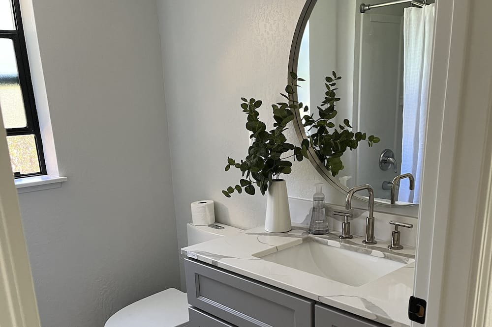 Photo of Bathroom in Groveland