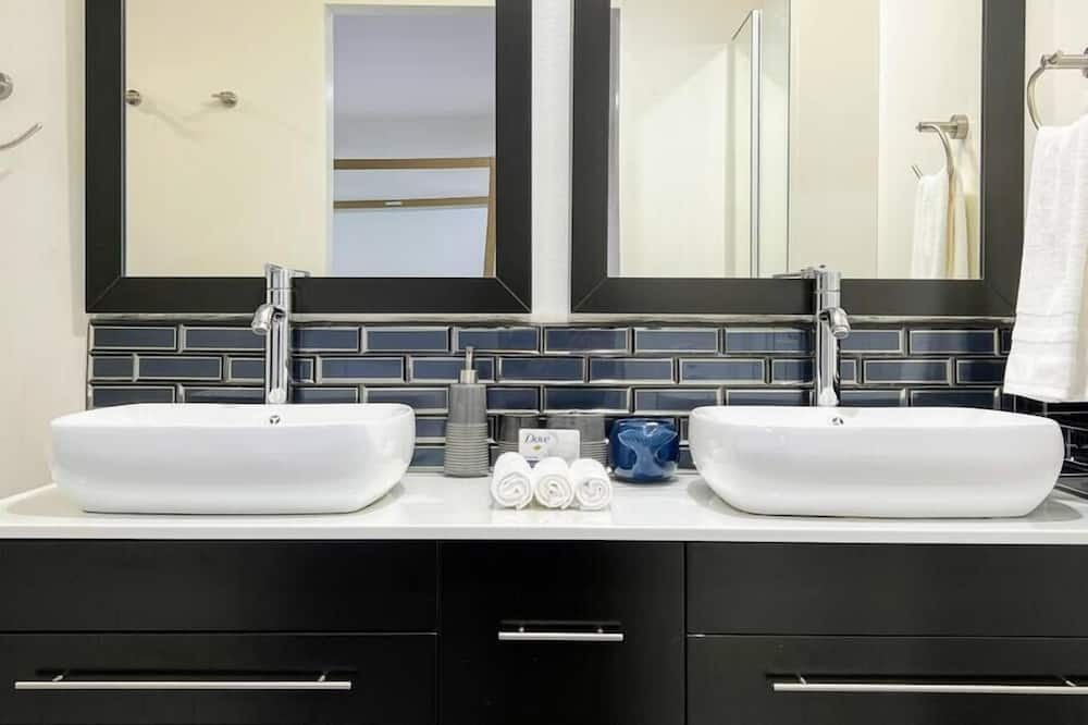 Photo of Bathroom in West Hills