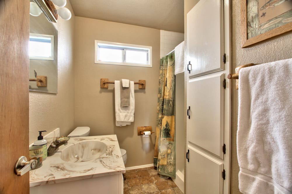 Photo of Bathroom in Whispering Forest