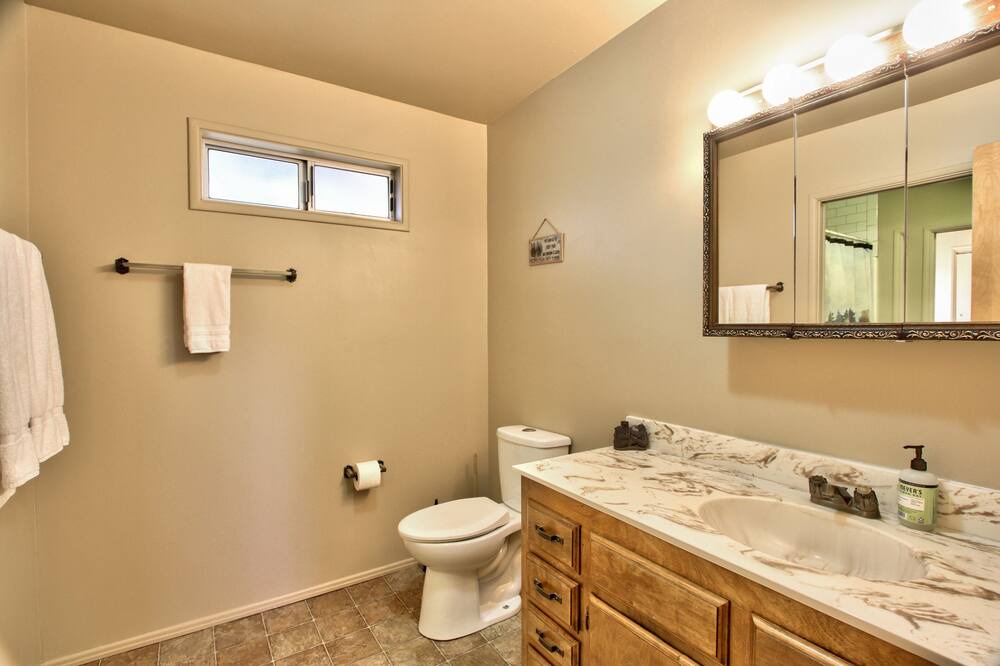 Photo of Bathroom in Whispering Forest