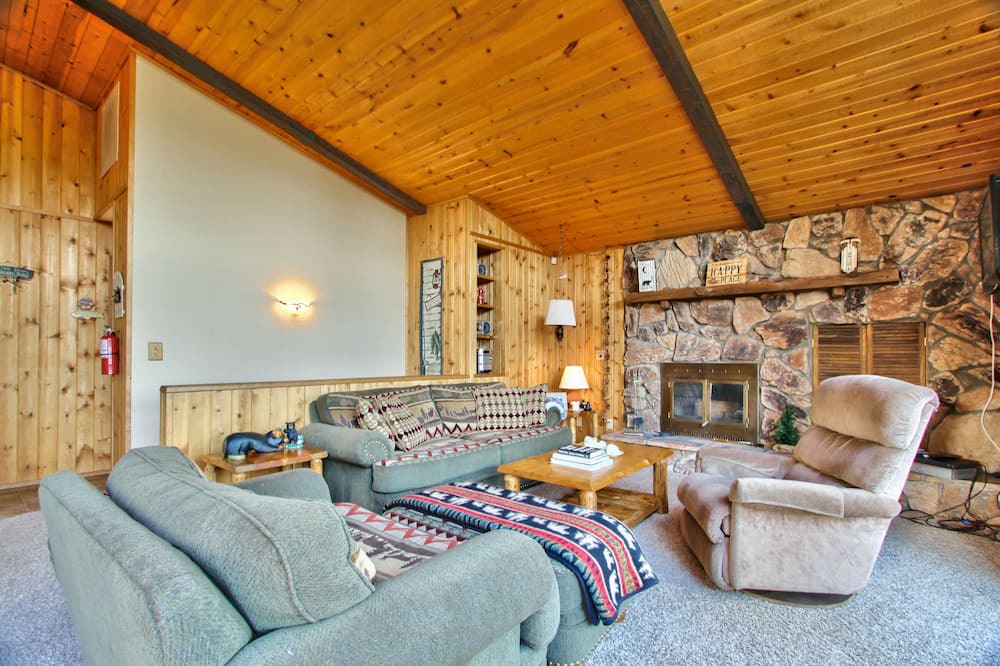 Photo of Livingroom in Whispering Forest