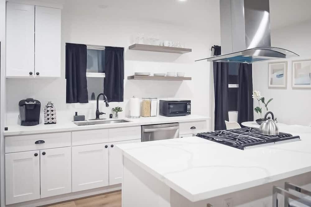 Photo of Kitchen in Compton