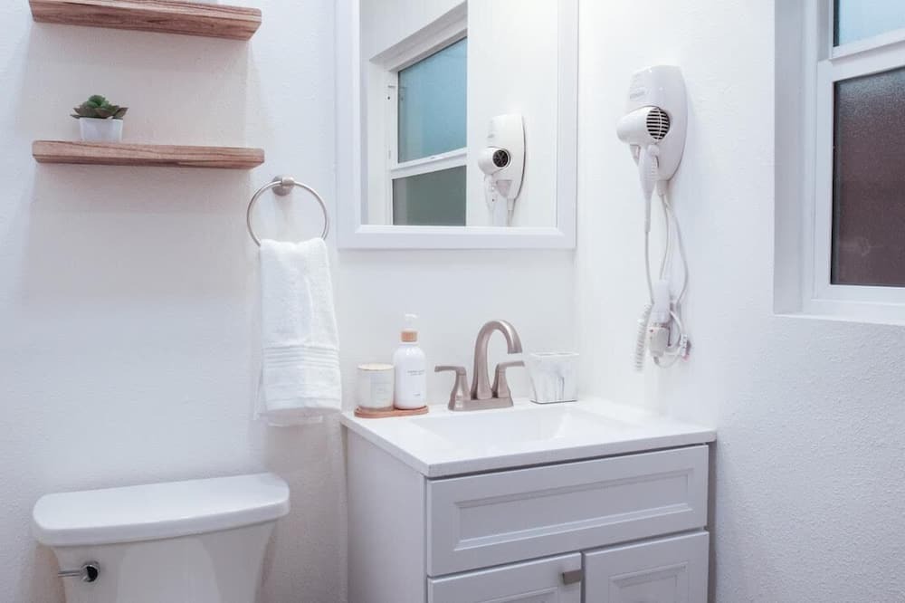 Photo of Bathroom in Compton