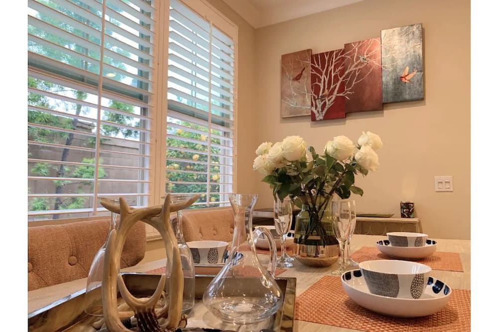 Photo of Livingroom in Tustin