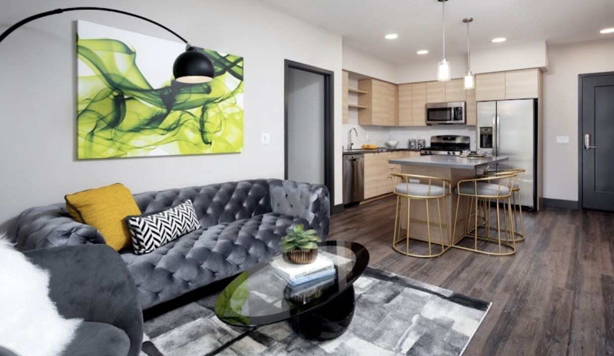 Photo of Livingroom in Platinum Triangle