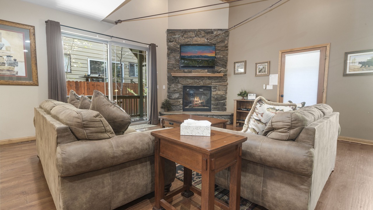 Photo of Livingroom in Summit Estates