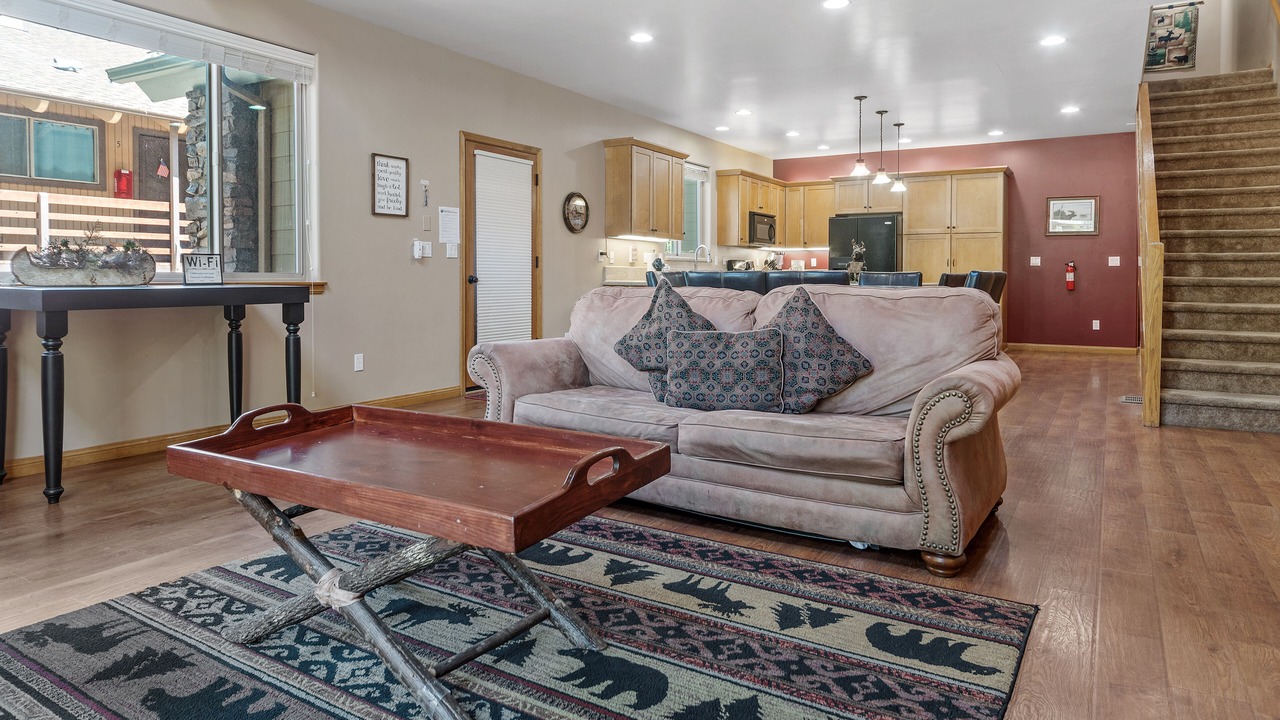 Photo of Livingroom in Summit Estates