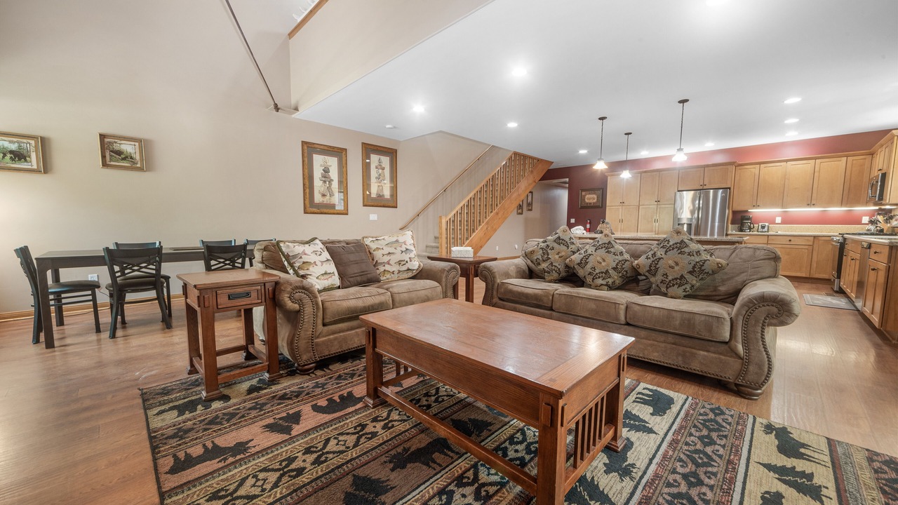 Photo of Livingroom in Summit Estates