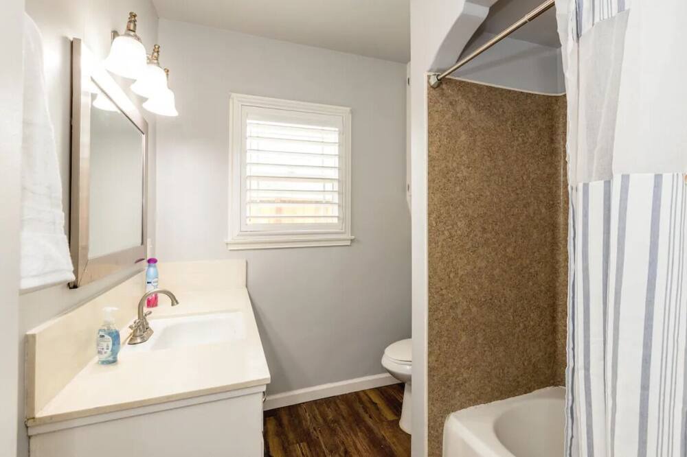 Photo of Bathroom in Roosevelt