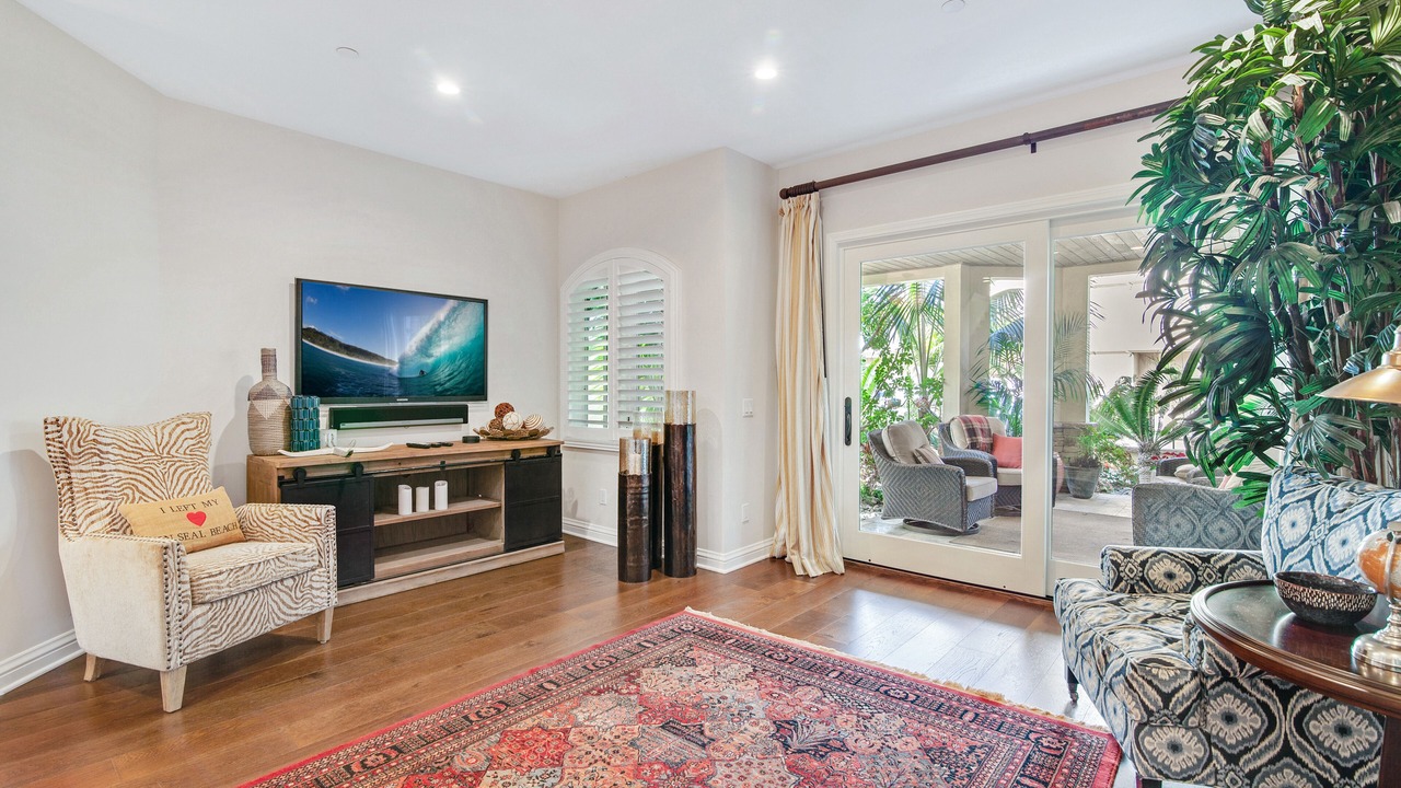 Photo of Livingroom in Old Towne