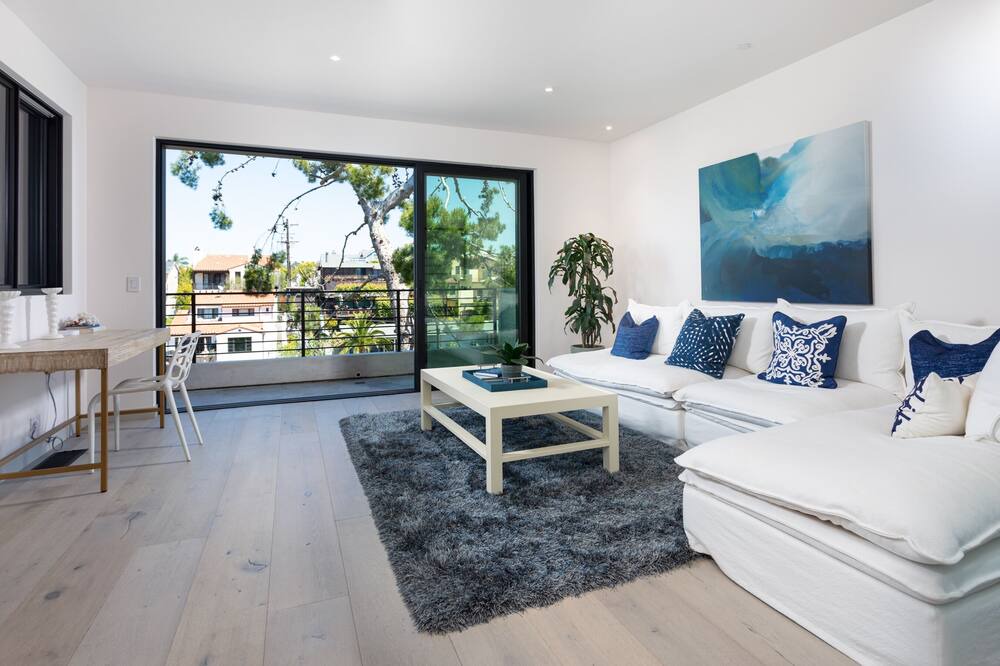 Photo of Livingroom in Corona del Mar