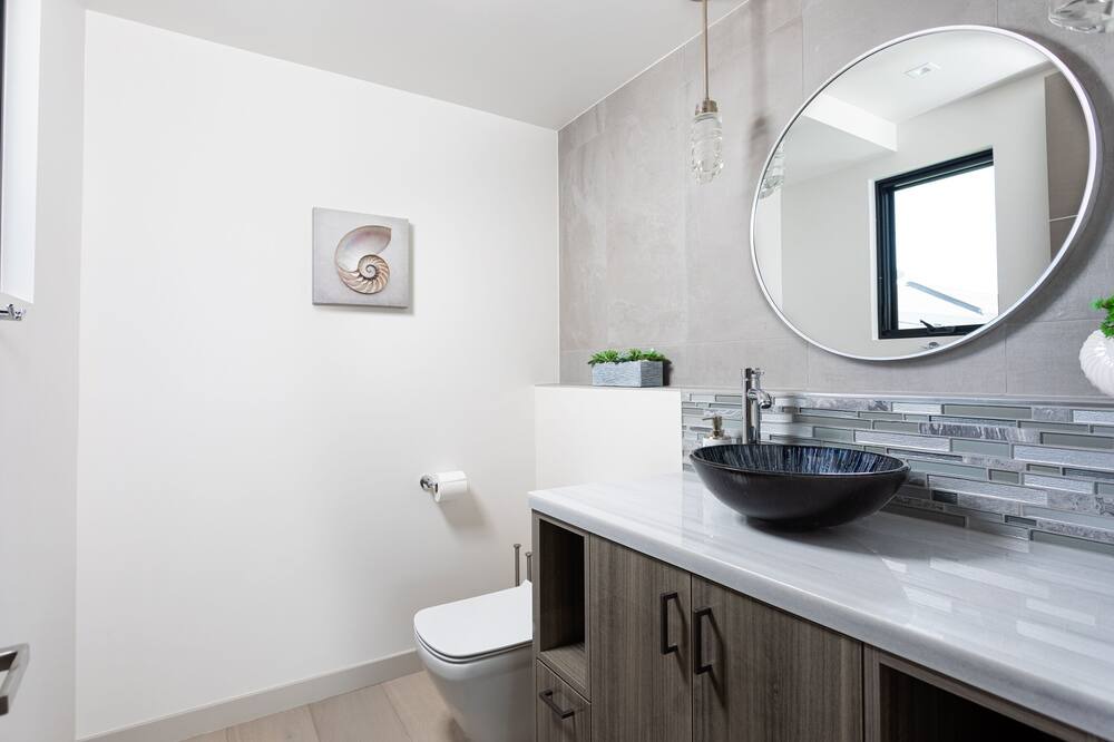 Photo of Bathroom in Corona del Mar