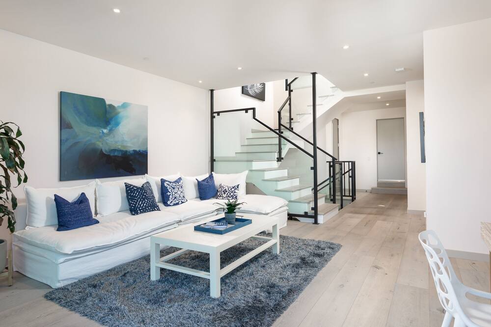 Photo of Livingroom in Corona del Mar