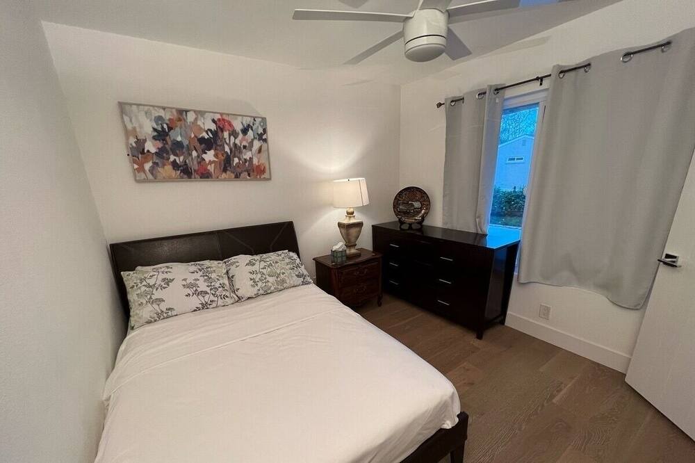 Photo of Bedroom in East Bluff