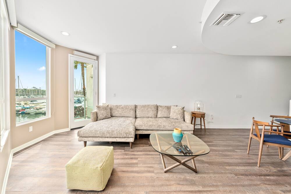Photo of Livingroom in Silver Strand
