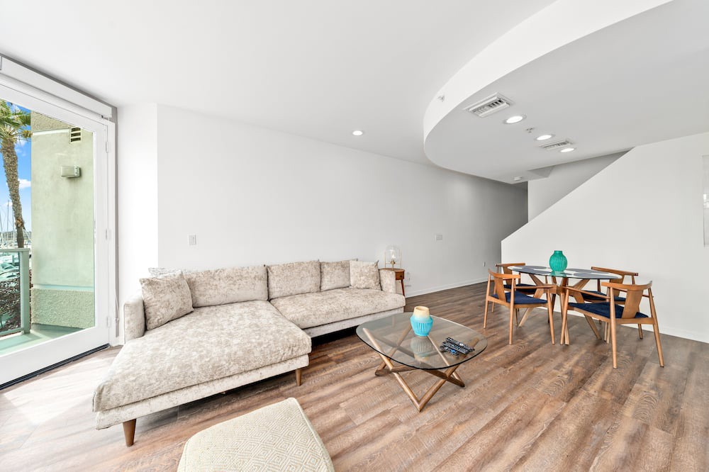 Photo of Livingroom in Silver Strand