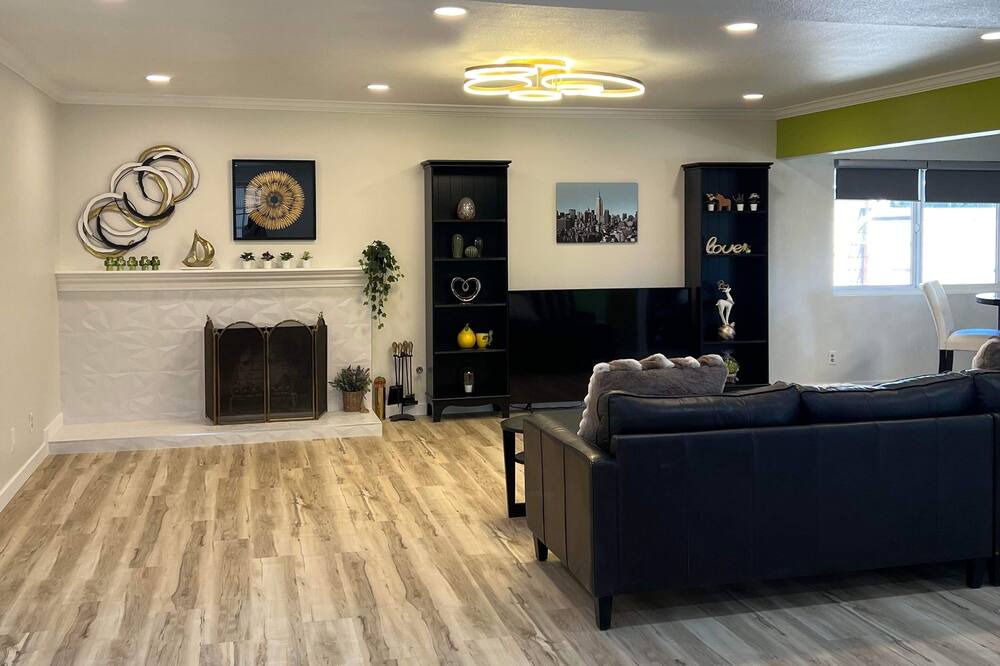 Photo of Livingroom in Fountain Valley
