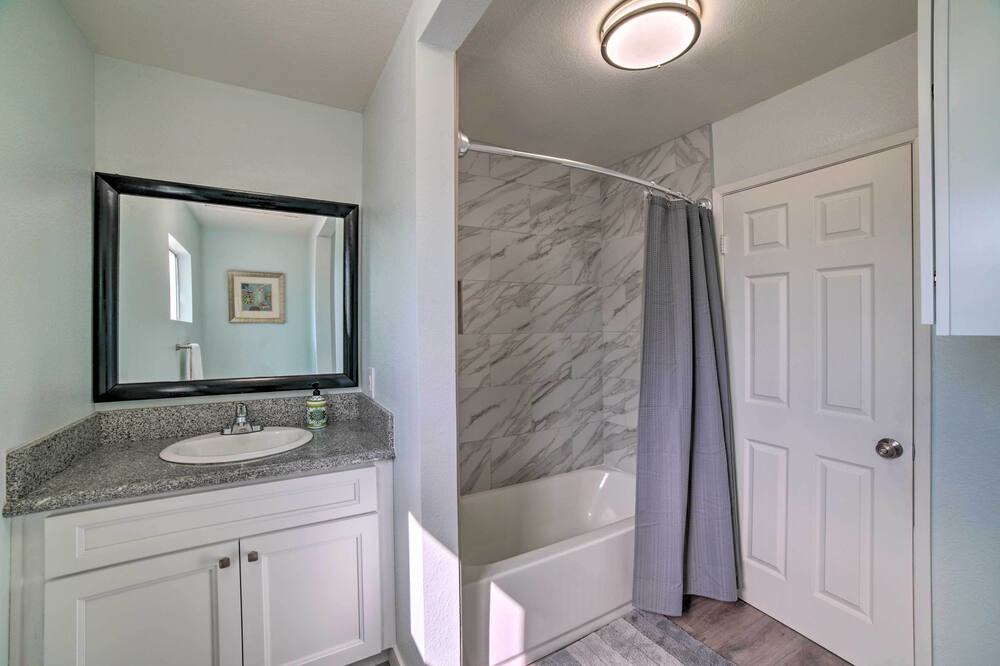 Photo of Bathroom in Corona