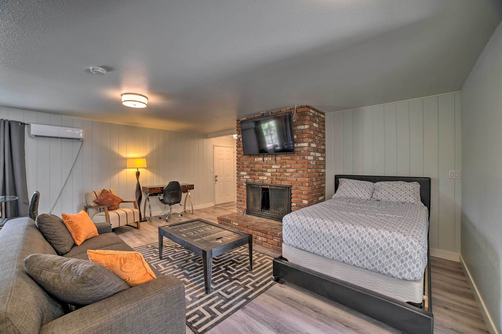 Photo of Bedroom in Corona