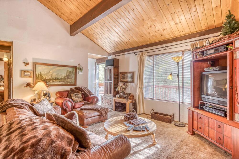 Photo of Livingroom in Upper Moonridge