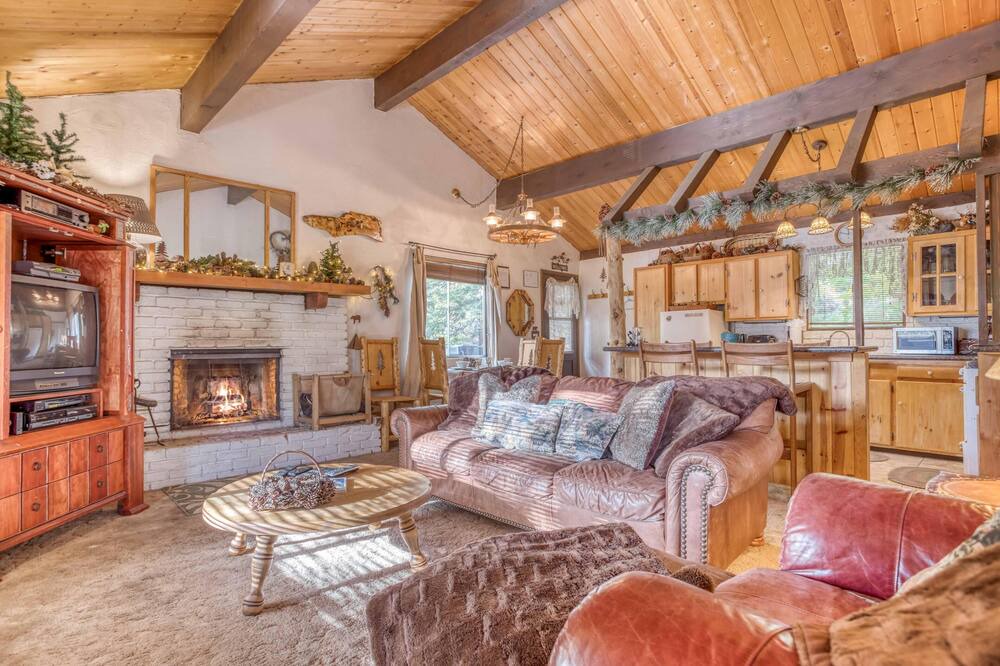 Photo of Livingroom in Upper Moonridge