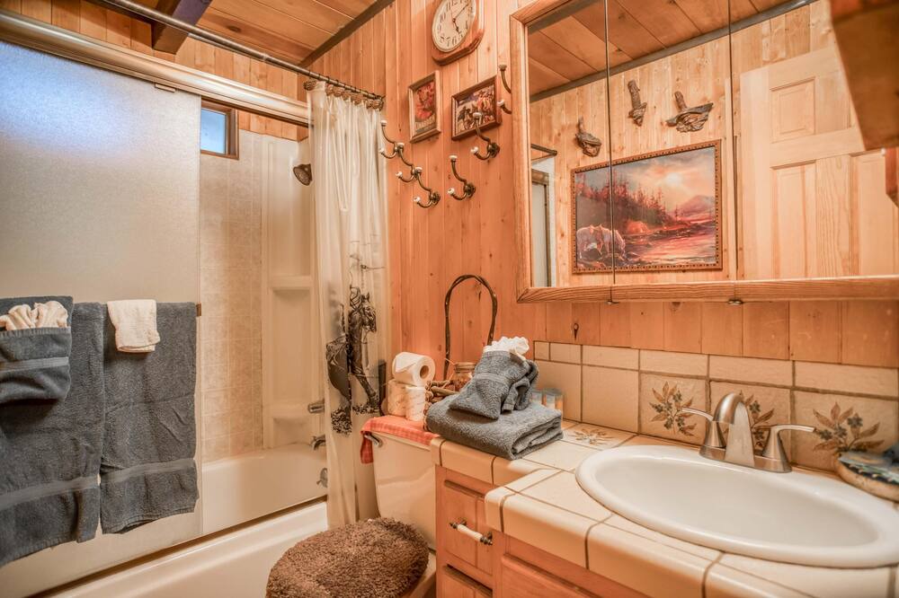 Photo of Bathroom in Upper Moonridge